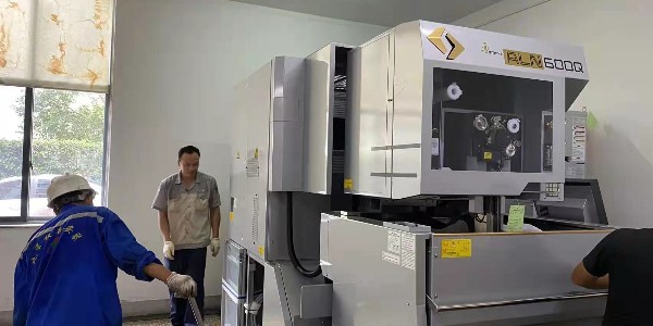 大型工業(yè)設(shè)備搬運(yùn)需要用到哪些設(shè)備？大型吊裝公司為您講解
